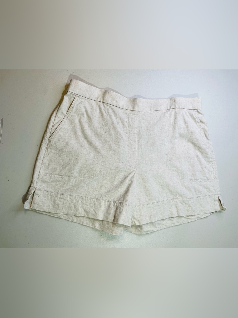 Banana Republic Large Cream Linen-Blend Bermuda Shorts